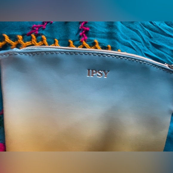Blue ombré Ipsy cosmetic bag. Approximately 5 x 6“. Excellent condition. - Picture 2 of 9